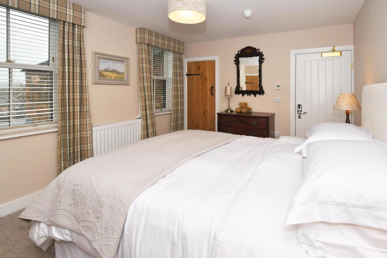 Hotel The Royal Oak Biddulph  Esterno foto