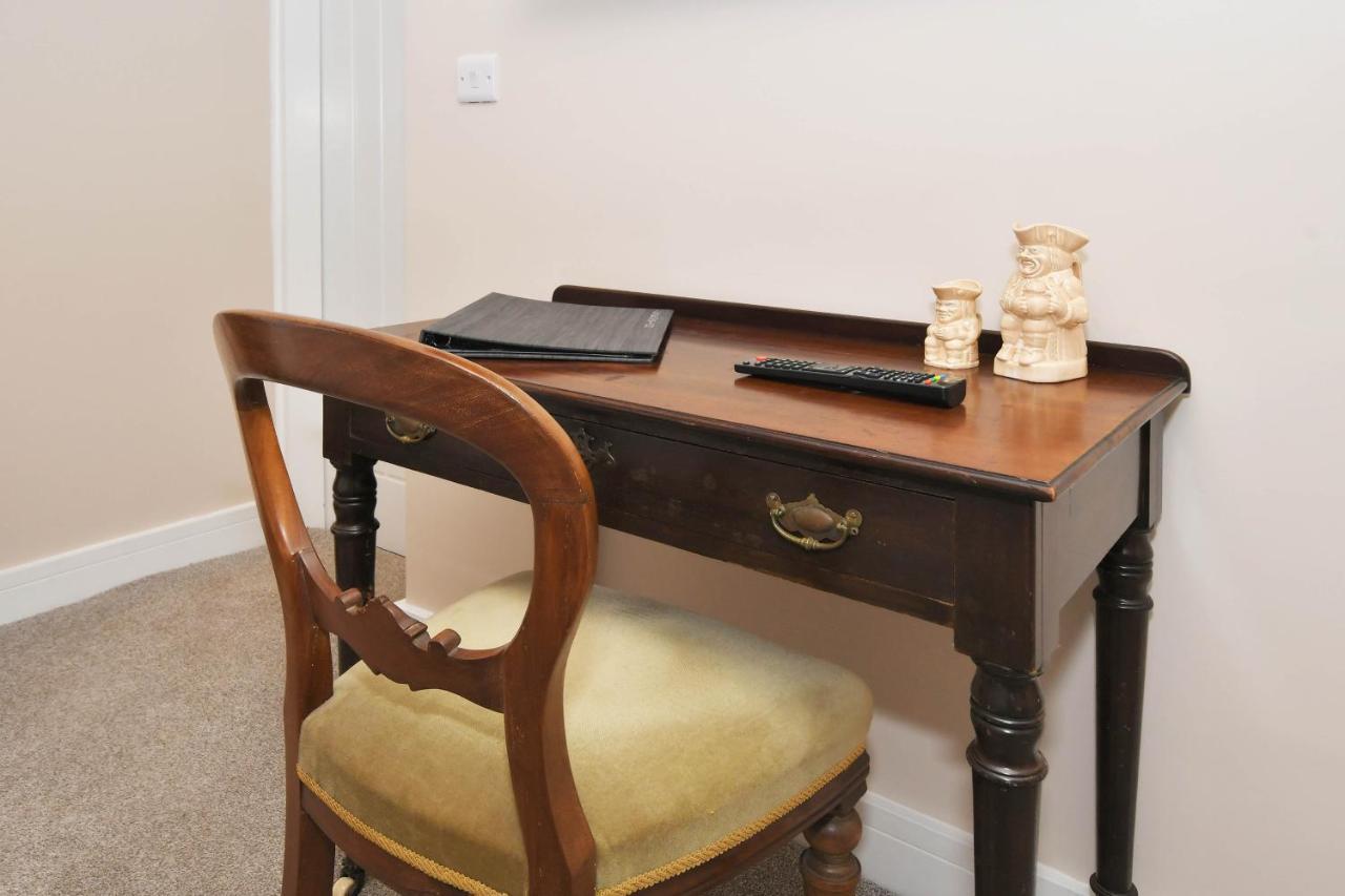Hotel The Royal Oak Biddulph  Esterno foto