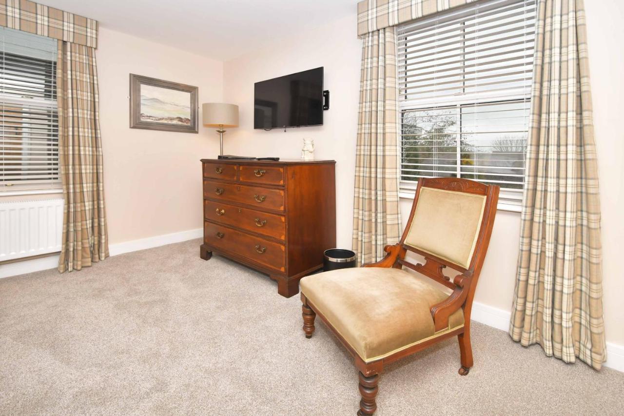 Hotel The Royal Oak Biddulph  Esterno foto